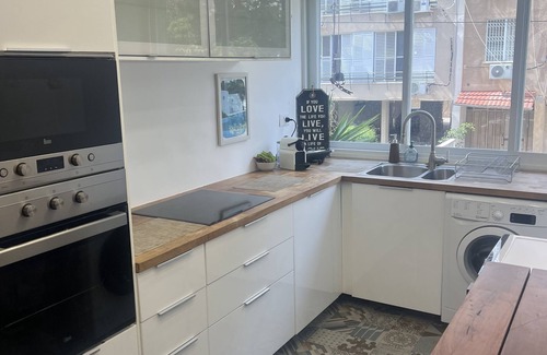 Netanya Apartment | Beautiful and charming apartment a few steps from the kikar atsmaout