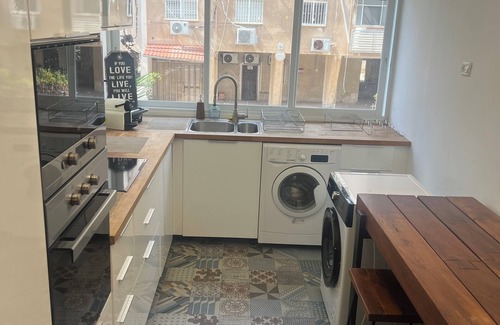 Netanya Apartment | Beautiful and charming apartment a few steps from the kikar atsmaout
