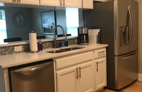 Govalle House | Cozy Home Near Downtown with Breakfast & Family Amenities