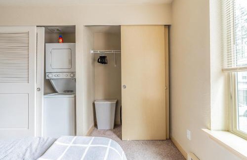 Bitter Lake Apartment | Cozy One Bedroom Apartment Near Greenlake with Pet-Friendly Perks