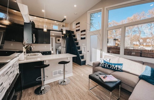 Reno House | Elegant River Front Cottage with Pool & Spa - Guest Rated 9.8