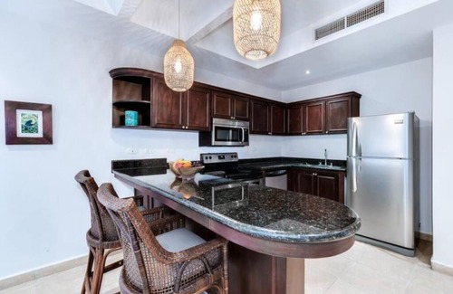 Barrio Los Villalobos Apartment | Enchanting Oceanfront Beach Getaway with Pool Access