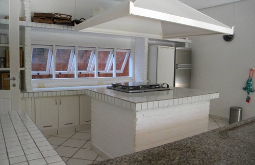 Baleia House | Elegant 4-Bedroom Oceanfront Home with Pool & Spa