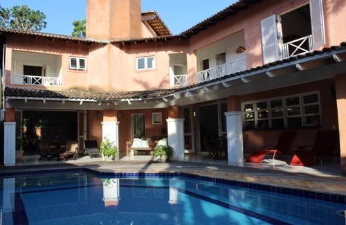 Baleia House | Elegant 4-Bedroom Oceanfront Home with Pool & Spa