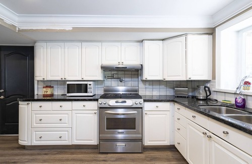 Wasaga Beach House | Modern Two Bedroom Home Steps from the Beach