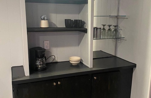 Buena Vista House | Modern 2-Bedroom Retreat near Biking & Hiking Trails