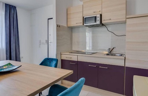 Starigrad Apartment | Modern Apartment with Oceanfront Views and Spa Amenities