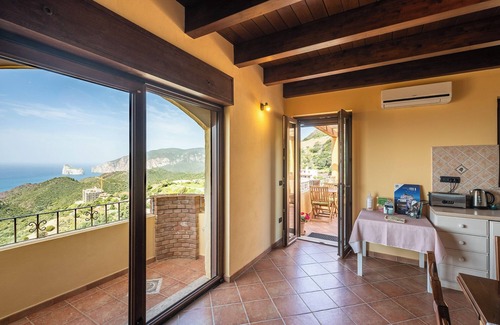 Nebida House | Inviting Holiday Home with Oceanfront Views for Families
