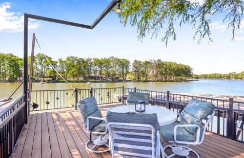 New Braunfels House | Beautiful and Relaxing Lakefront Getaway