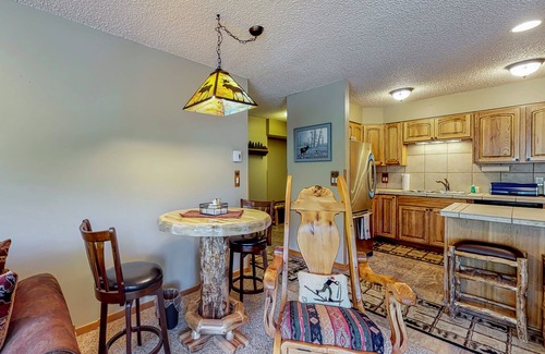 Warrior's Mark Condo | Secluded Mountain Retreat with Spa and Hot Tub Access