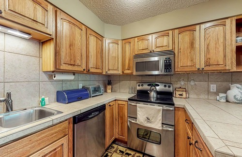 Warrior's Mark Condo | Secluded Mountain Retreat with Spa and Hot Tub Access