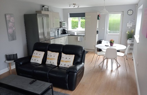 Acomb Apartment | Secluded Garden Apartment with Pet-Friendly Amenities