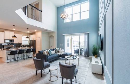 Four Corners House | Family-Friendly 5 Bed Pool Home with Private Spa & Breakfast