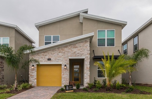 Four Corners House | Family-Friendly 5 Bed Pool Home with Private Spa & Breakfast