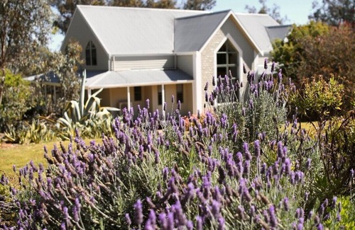 Loomberah House | Family Friendly Country Escape with Pool & 10/10 Guest Rating