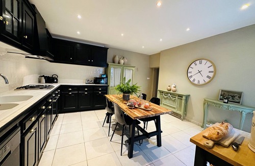 Pouzolles House | Characterful 6-Bed Home with Private Heated Pool & Ocean View