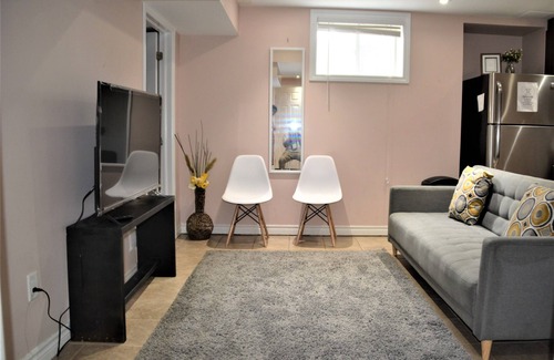 Caledon House | Inviting Two-Bedroom Basement Apartment with Breakfast Included