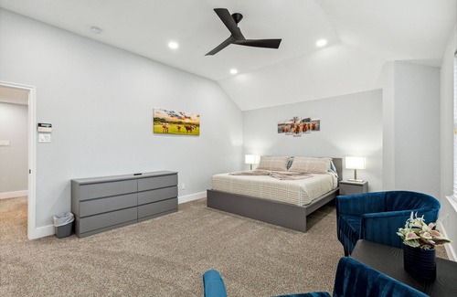 Roanoke House | Beautiful and Spacious home sleeps 24