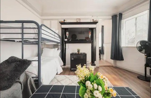 Hoover - Foster House | Convenient Workspace and Parking with Family-Friendly Perks
