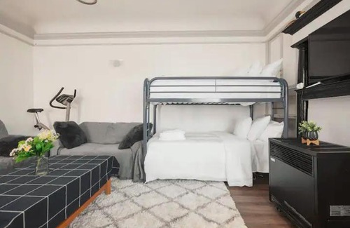 Hoover - Foster House | Convenient Workspace and Parking with Family-Friendly Perks