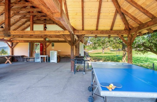 Rabyne Apartment | Inviting Apartment for 5 with WIFI, Patio & Panoramic Views
