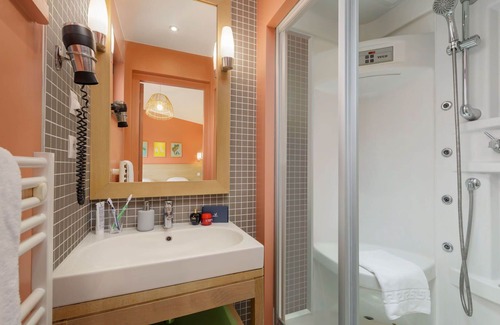 Chaumont-sur-Tharonne House | Cozy Villa Apartment with Pool, Hot Tub & Free WiFi