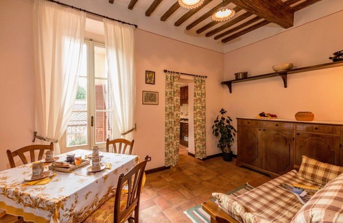 Popoltaio-Schiacciato Villa | Beautiful Villa Apartment for 9 with Pool and WiFi Access