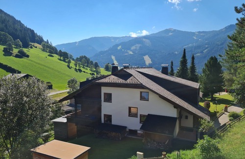 Untertschern Apartment | Beautiful Apartment With Panoramic Views