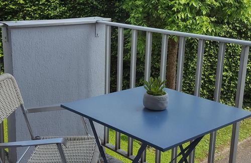 Luxeuil-les-Bains Apartment | Serene F2 Apartment: Ideal Retreat with Pool & Lake Views