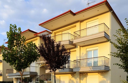 Kalyves Polygyrou Apartment | Cozy Apartment Steps from the Sea with Breakfast Included