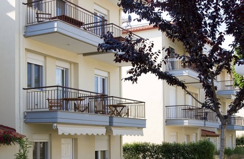 Kalyves Polygyrou Apartment | Cozy Apartment Steps from the Sea with Breakfast Included