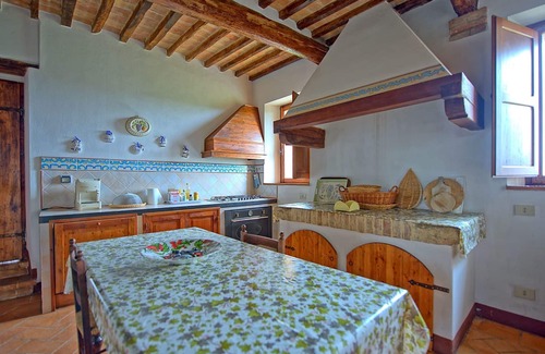 Monteroni d'Arbia Apartment | Ideal Apartment for 4 with Pool and Panoramic Views Near Siena