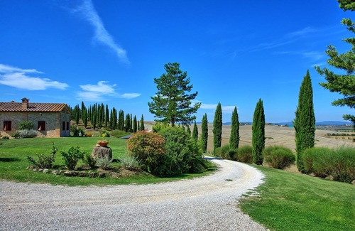 Monteroni d'Arbia Apartment | Ideal Apartment for 4 with Pool and Panoramic Views Near Siena