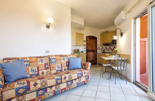 Canneddi Apartment | Cozy Apartment for 4 with Ocean View and Pet-Friendly Options