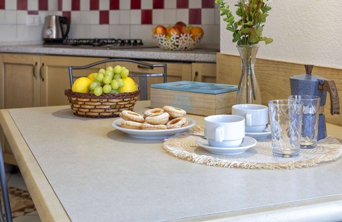 Canneddi Apartment | Cozy Apartment for 4 with Ocean View and Pet-Friendly Options