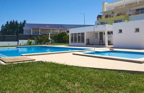 Zambujal Apartment | Beautiful apartment for 6 guests with WIFI, A/C, pool, TV, terrace and parking