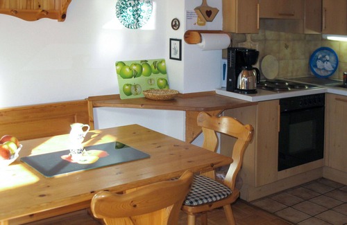 Treffen Villa | Cozy Villa Apartment for 4 with Free WiFi and Pet Access