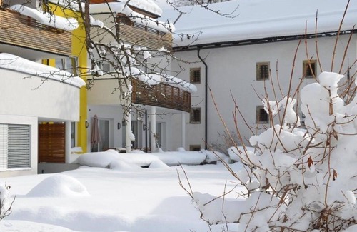 Eben im Pongau Apartment | Spacious Apartment with Lake View & Family-Friendly Amenities