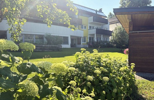 Eben im Pongau Apartment | Spacious Apartment with Lake View & Family-Friendly Amenities