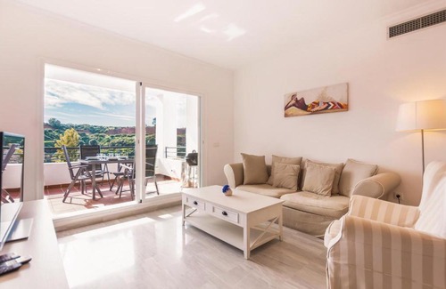 Alhaurin el Grande Apartment | Inviting 2-Bedroom Apartment with Pool in Alhaurin el Grande
