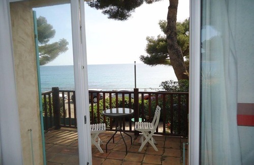 La Croix-Valmer Apartment | Oceanfront Apartment for 6 with Beach Access and Views