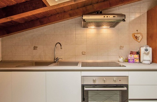 Villa Guardia Apartment | Inviting Apartment for 5 with Balcony and Lake View
