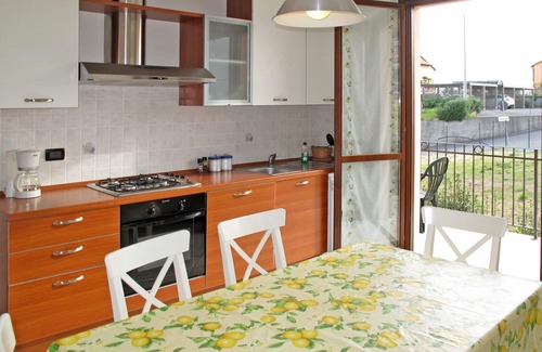 Cipressa Apartment | Comfortable Apartment for 6 with Ocean View & Pet Friendly