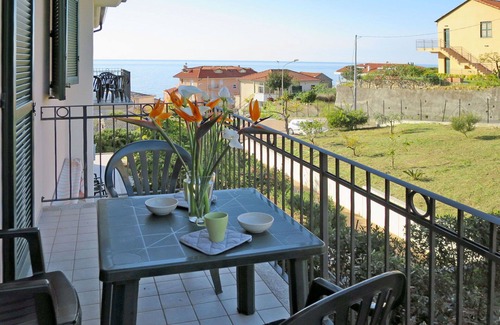 Cipressa Apartment | Comfortable Apartment for 6 with Ocean View & Pet Friendly
