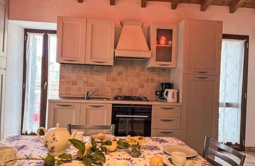 Valloria House | Welcoming Villa Apartment for 8 with Ocean View & Pets