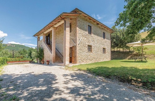 Valfabbrica Apartment | Historic Country House with Pool & Spa, Perfect for Families