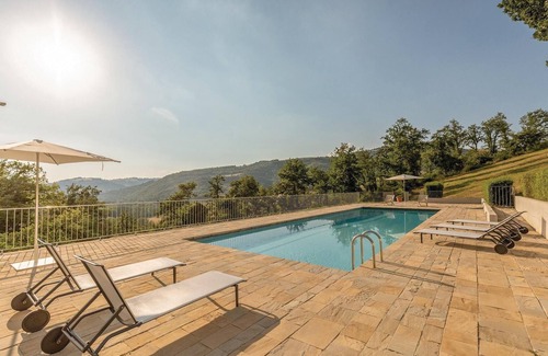 Valfabbrica Apartment | Historic Country House with Pool & Spa, Rated 10/10