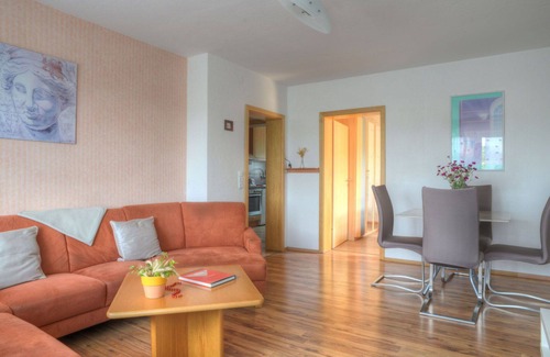 Bromskirchen Apartment | Spacious Apartment for 12 with Lake Views and Pet Friendly
