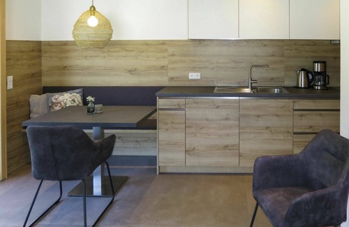 Hofstetten Apartment | Cozy Apartment for Two with Terrace, Parking & WIFI
