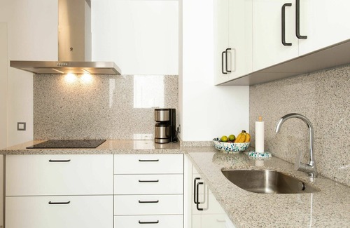 Torre del Mar Apartment | Ideal Apartment for 4 with Pool, A/C & Oceanfront Views